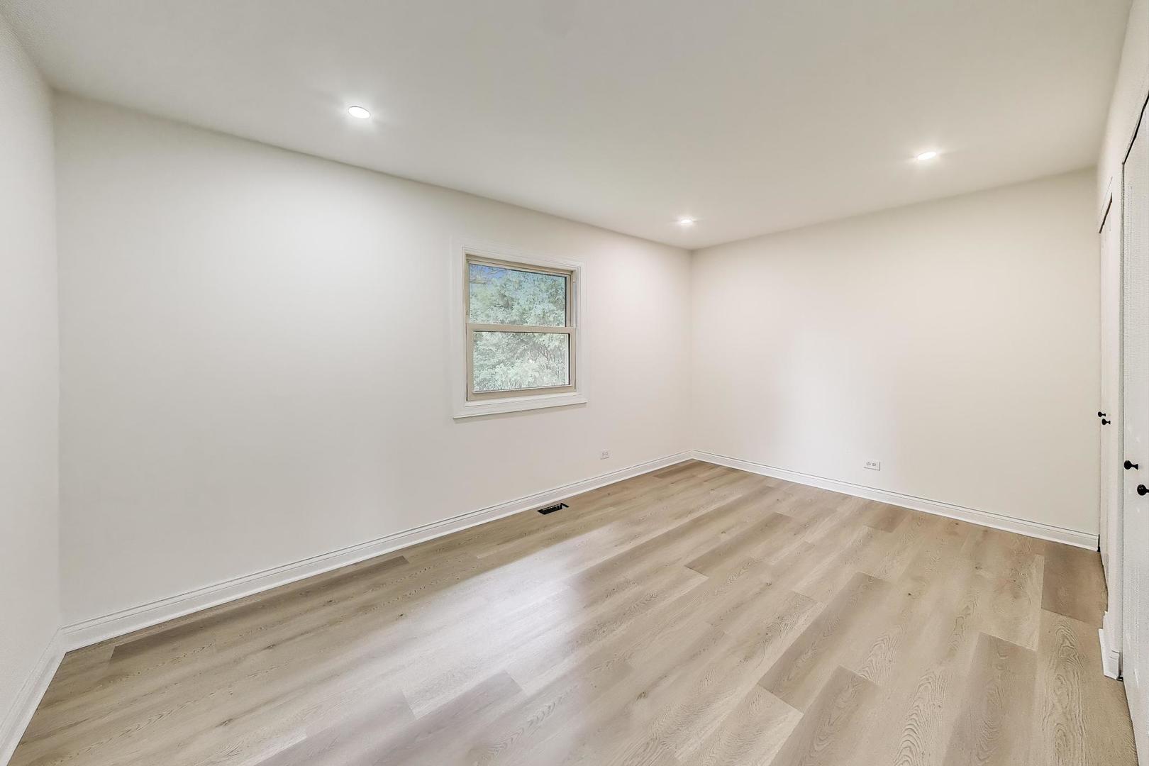 6915 Hawthorne Lane, Hanover Park, IL 60133