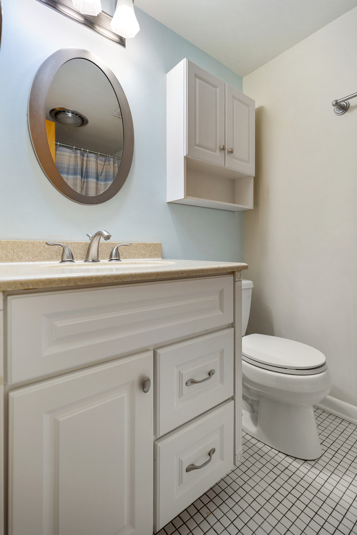 6443 Clarendon Hills Road #206, Willowbrook, IL 60527