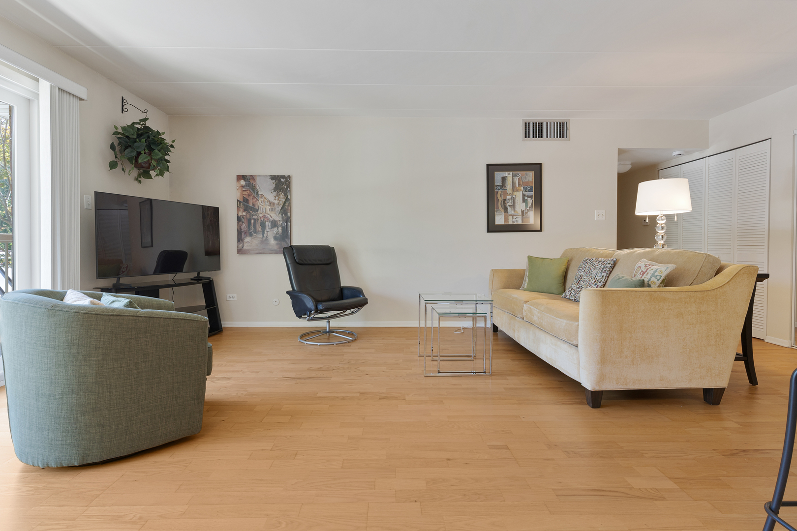 6443 Clarendon Hills Road #206, Willowbrook, IL 60527