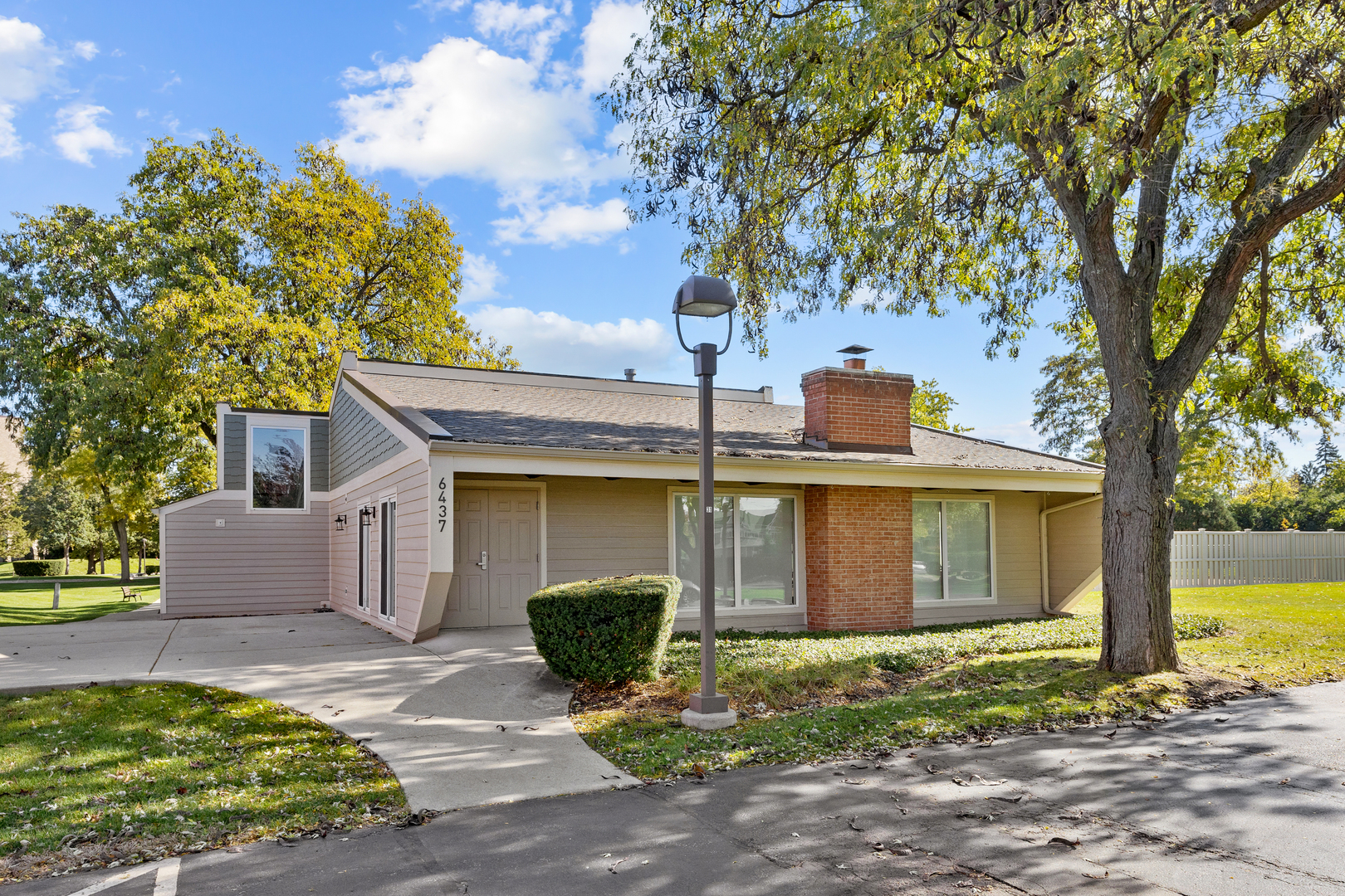6443 Clarendon Hills Road #206, Willowbrook, IL 60527