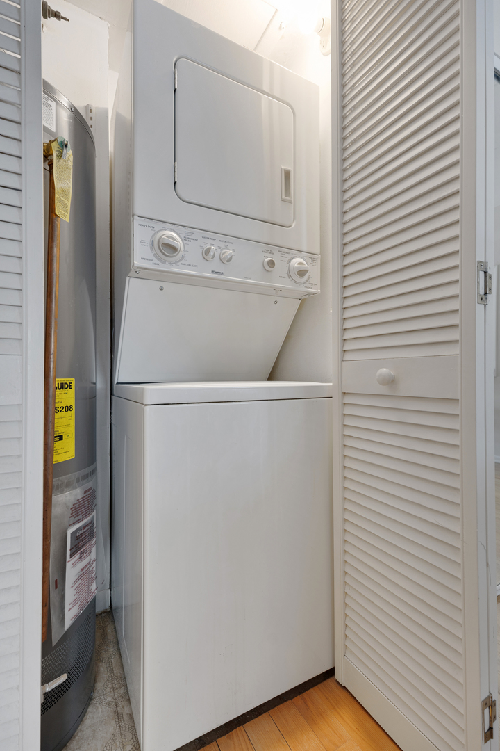 6443 Clarendon Hills Road #206, Willowbrook, IL 60527