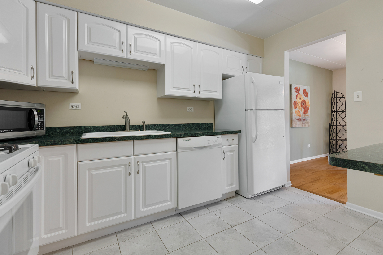 6443 Clarendon Hills Road #206, Willowbrook, IL 60527