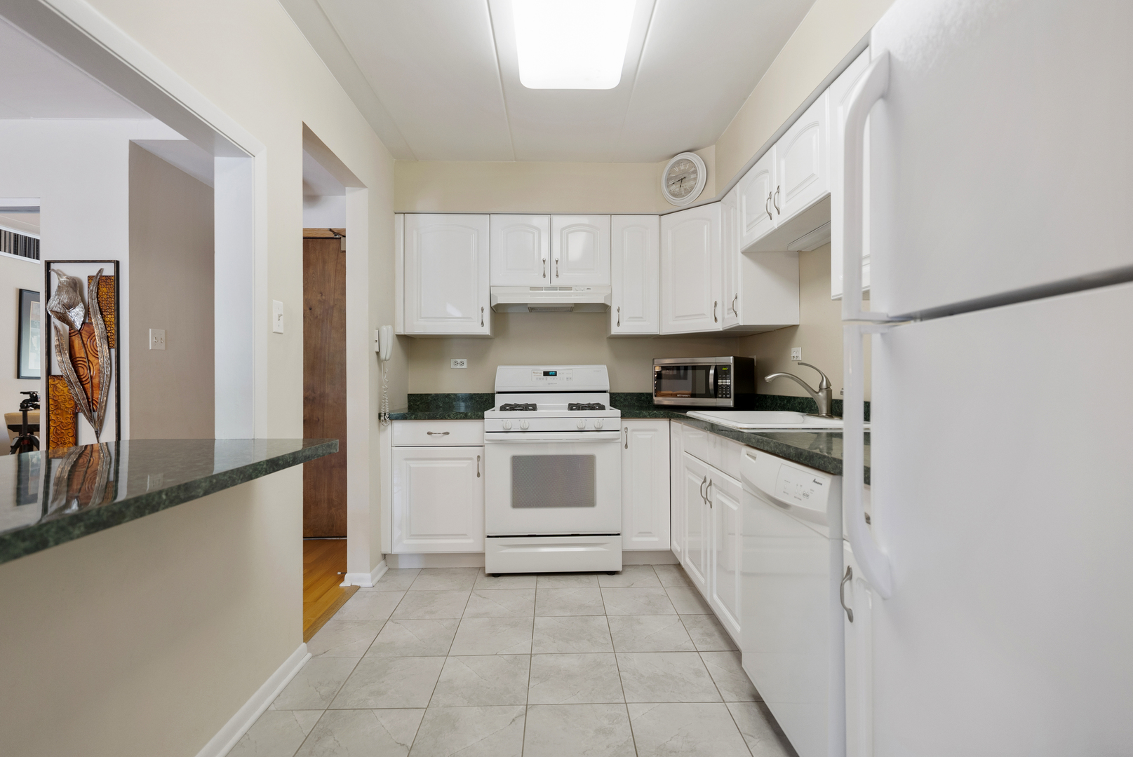 6443 Clarendon Hills Road #206, Willowbrook, IL 60527