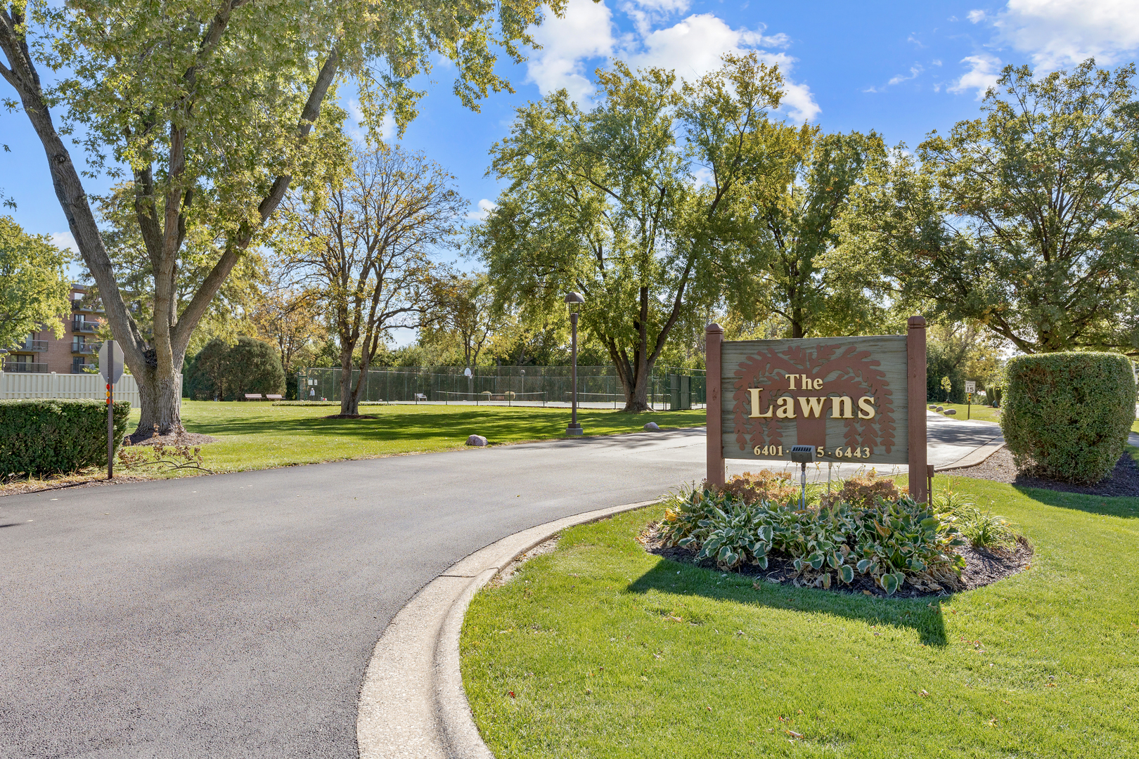 6443 Clarendon Hills Road #206, Willowbrook, IL 60527
