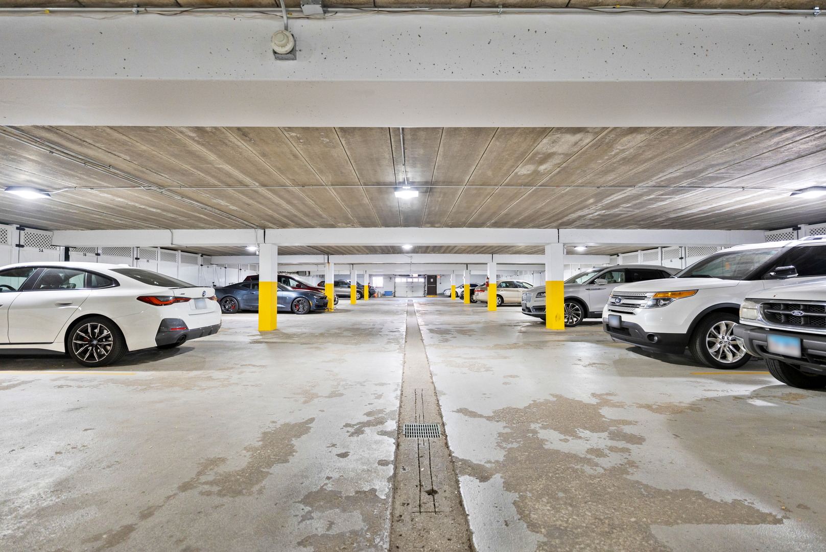 6443 Clarendon Hills Road #206, Willowbrook, IL 60527