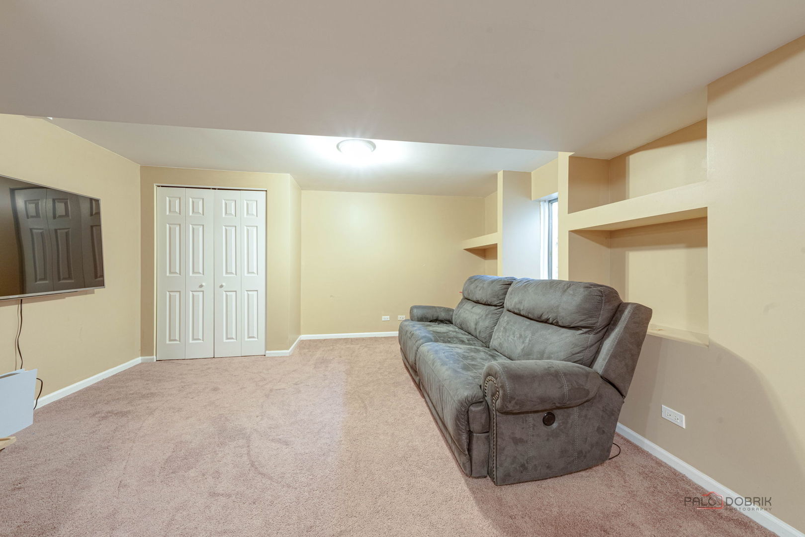 2244 N Canterbury Lane, Round Lake Beach, IL 60073