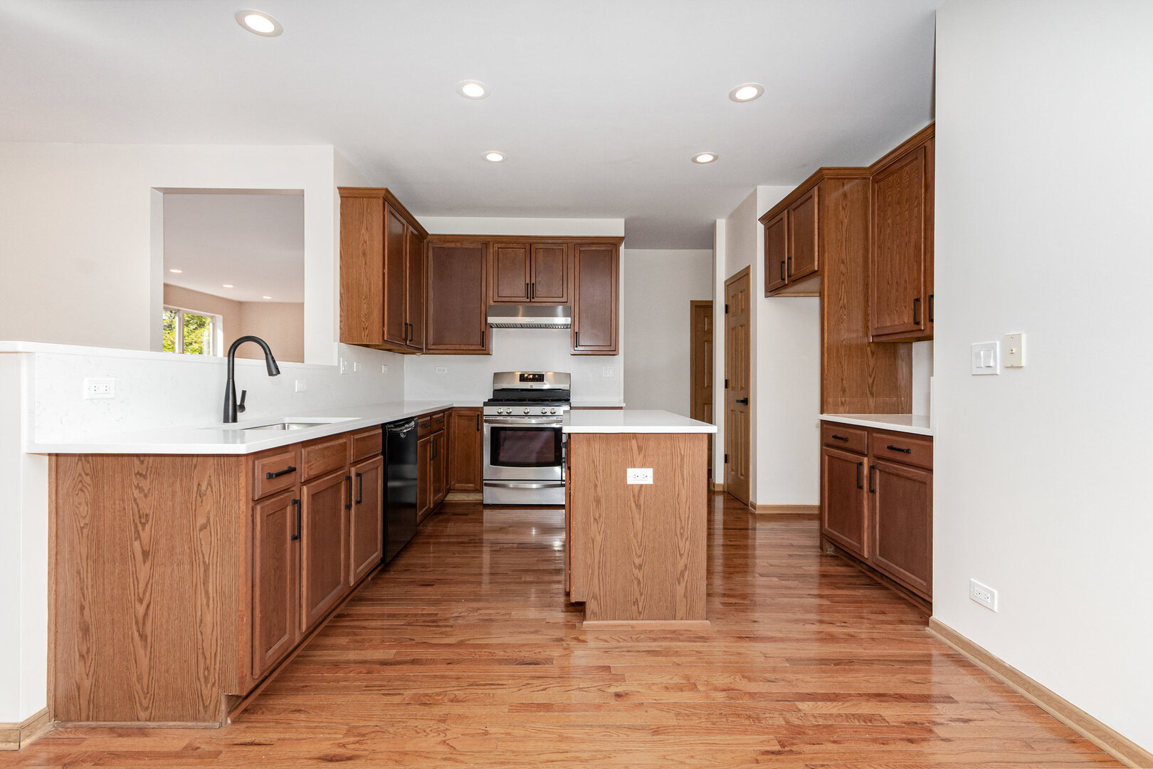 786 Bohannon Circle, Oswego, IL 60543