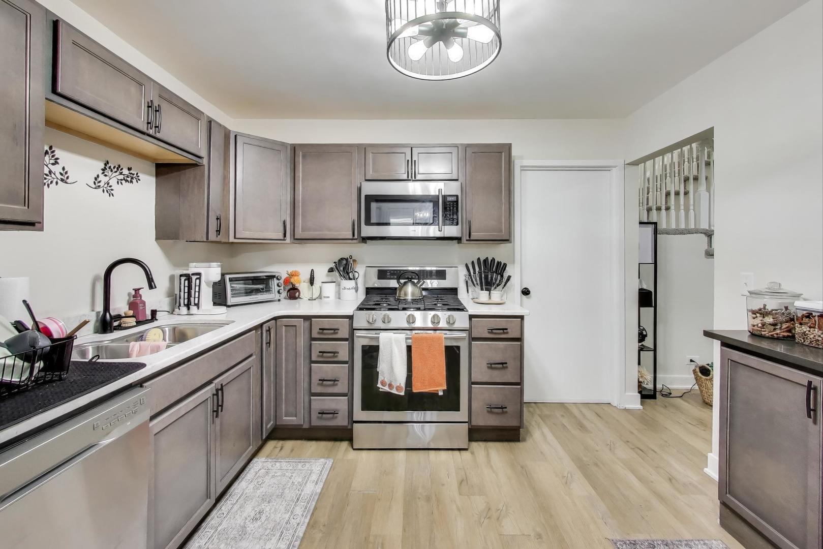 1080 Colony Lake Drive, Schaumburg, IL 60194