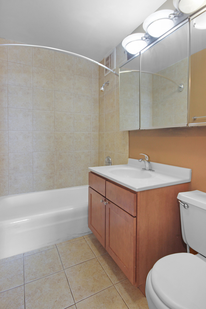 655 W Irving Park Road #5310, Chicago, IL 60613