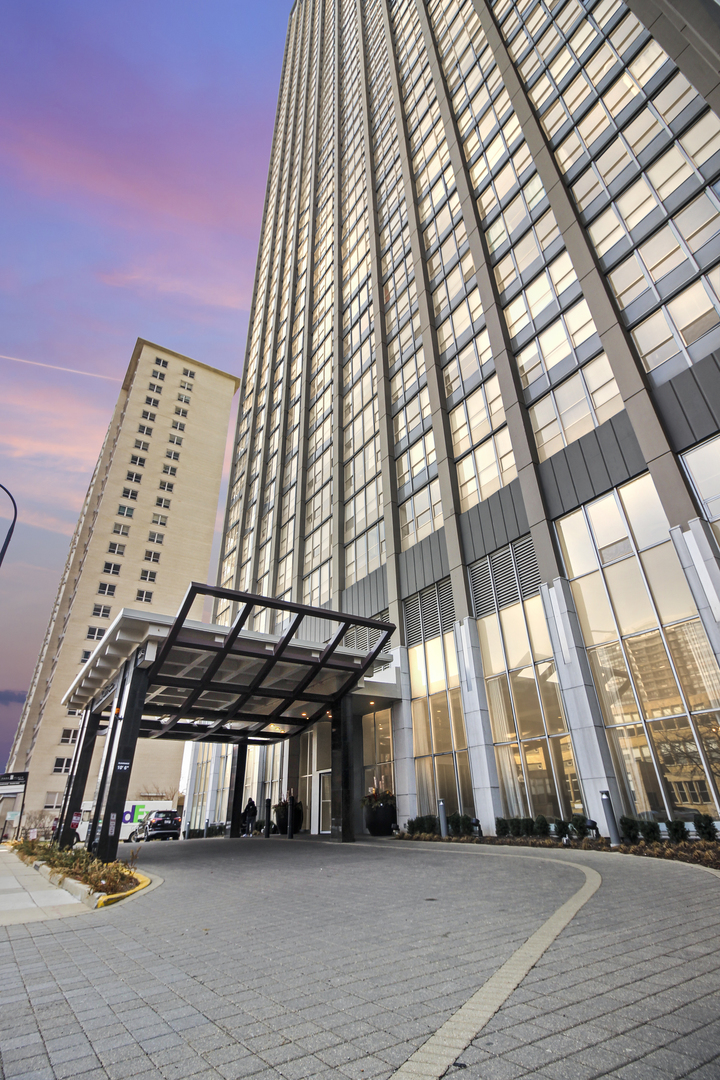 655 W Irving Park Road #5310, Chicago, IL 60613