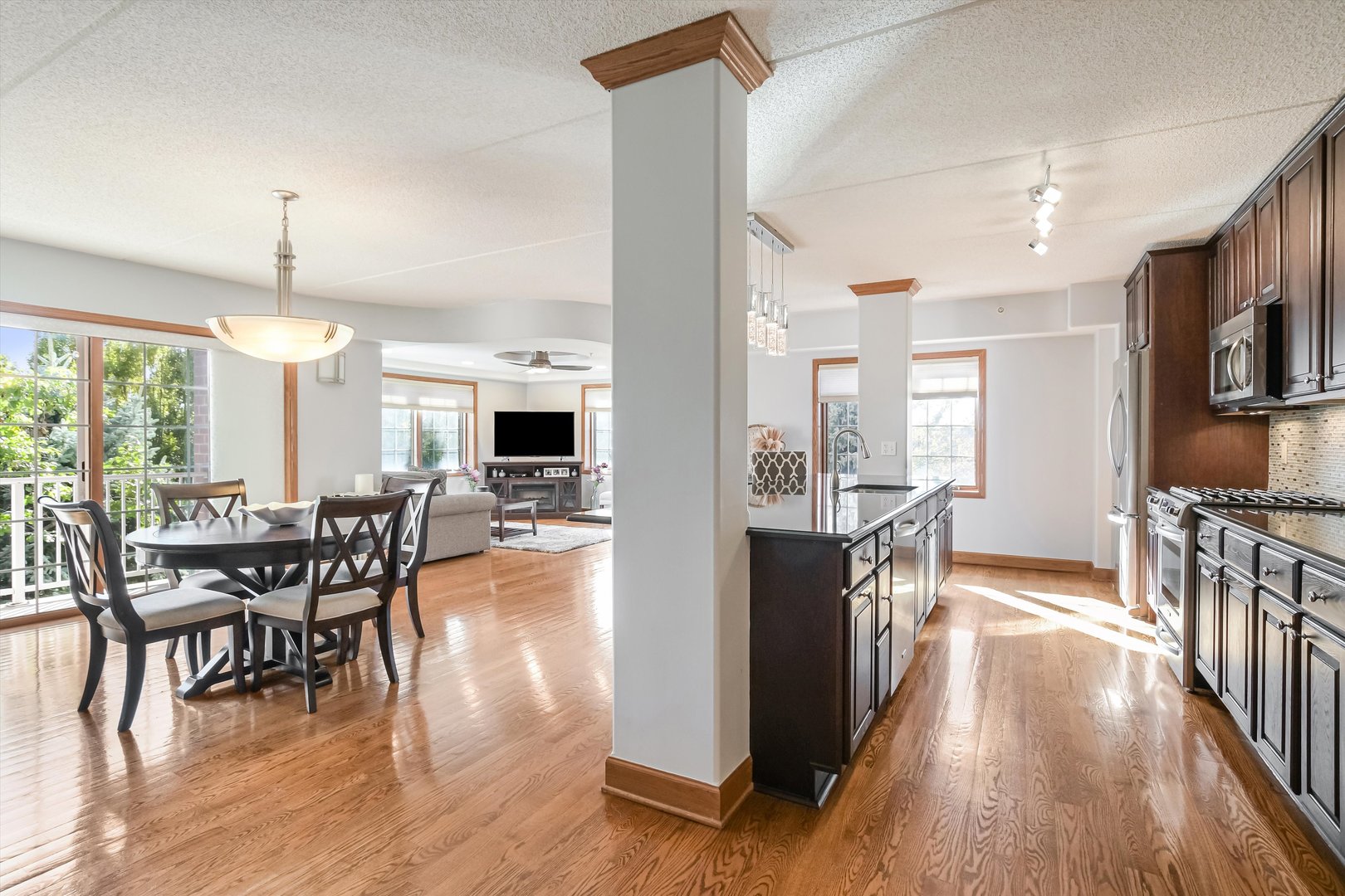 4811 N Olcott Avenue #307, Harwood Heights, IL 60706