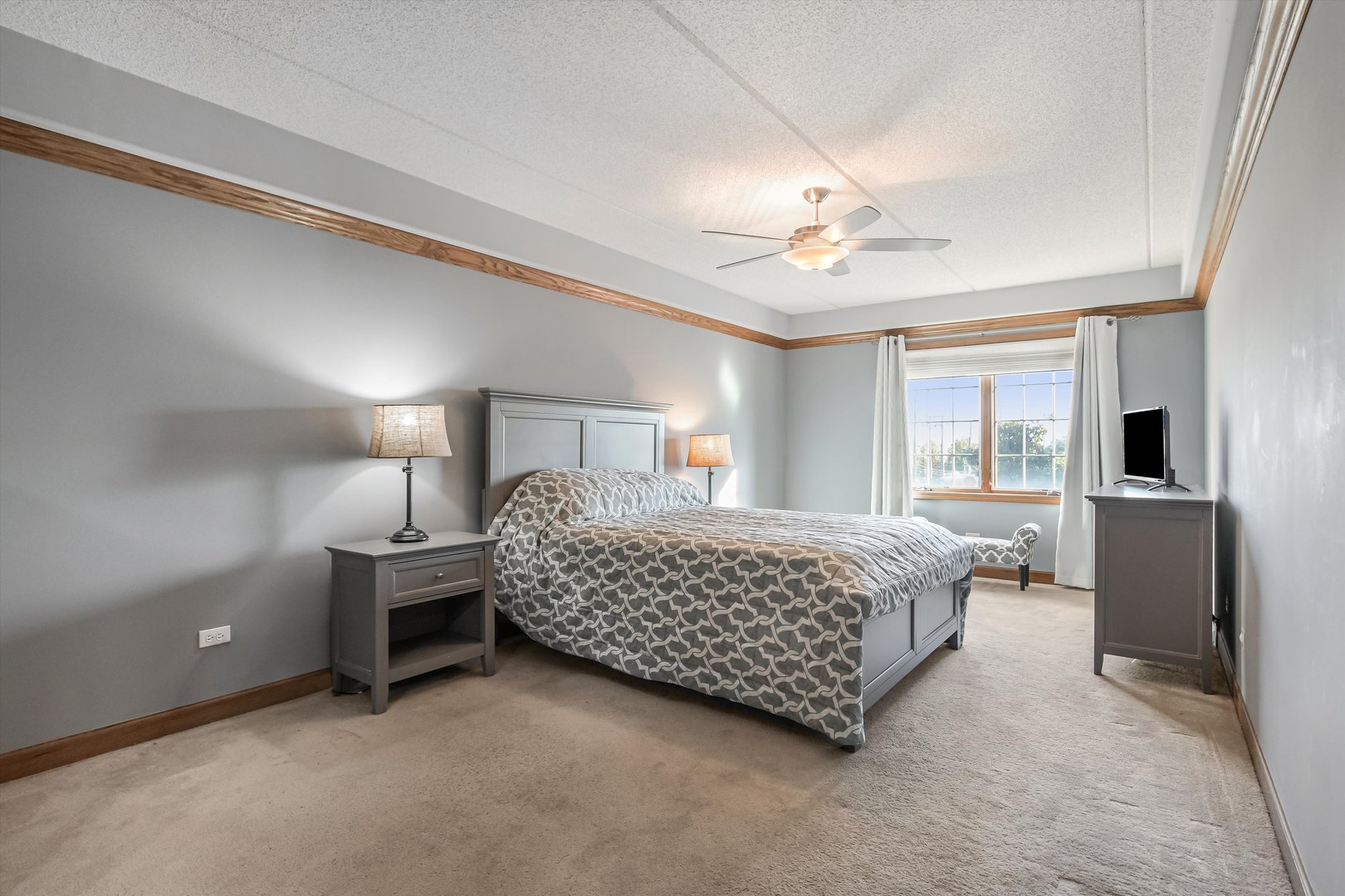4811 N Olcott Avenue #307, Harwood Heights, IL 60706