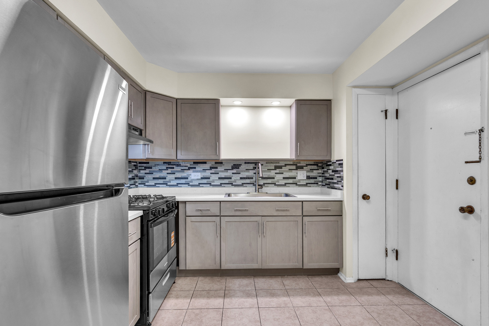 120A Collen Drive #105, Lombard, IL 60148