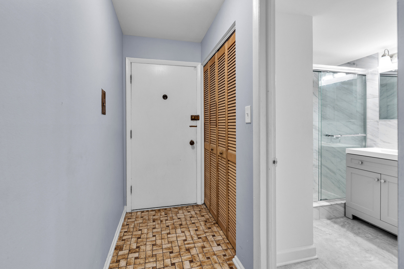 120A Collen Drive #105, Lombard, IL 60148