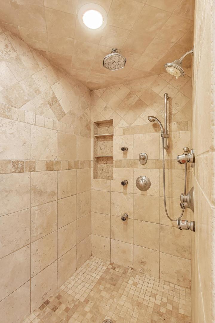 650 W Echo Lane, Palatine, IL 60067