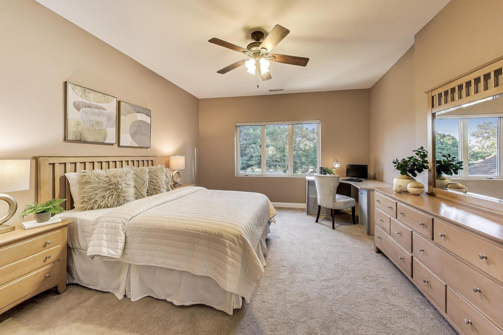 650 W Echo Lane, Palatine, IL 60067