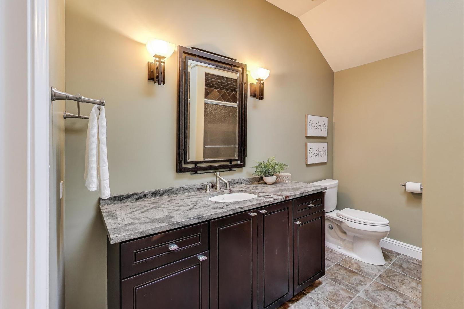 650 W Echo Lane, Palatine, IL 60067