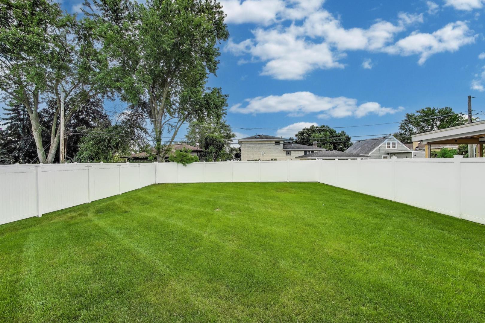 557 N Myrtle Avenue, Elmhurst, IL 60126