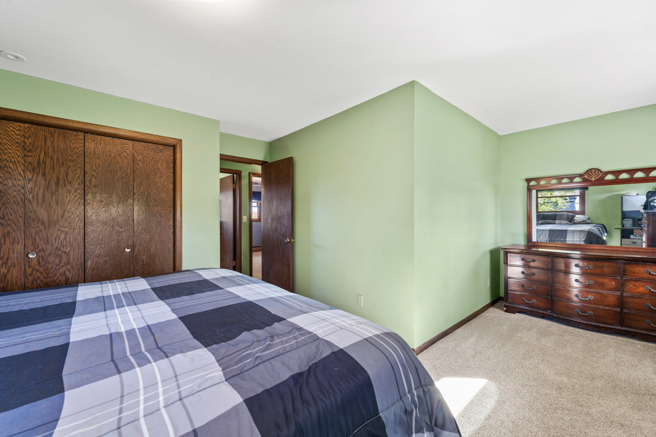 15500 7th Street, Paris, WI 53171