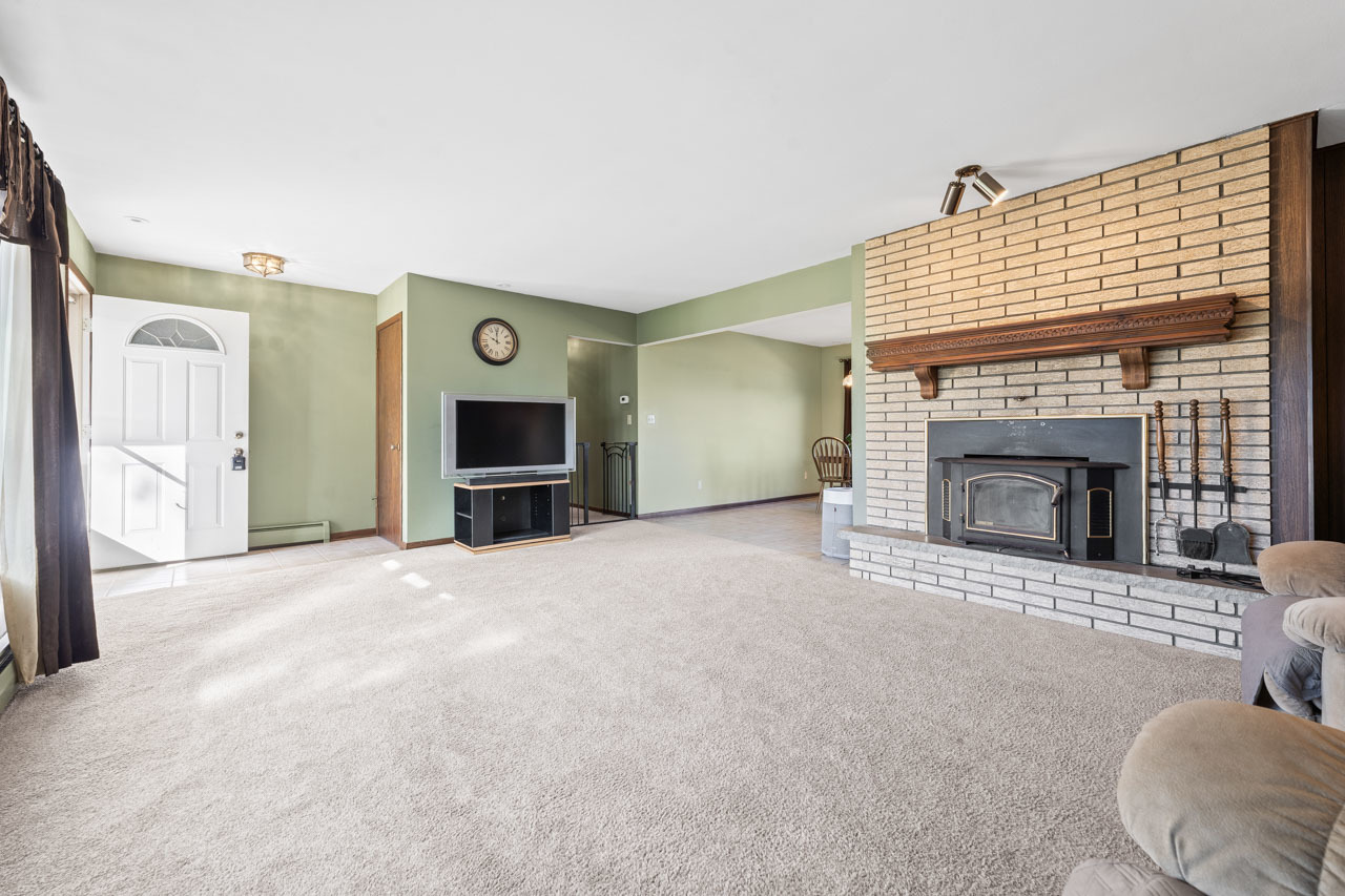 15500 7th Street, Paris, WI 53171