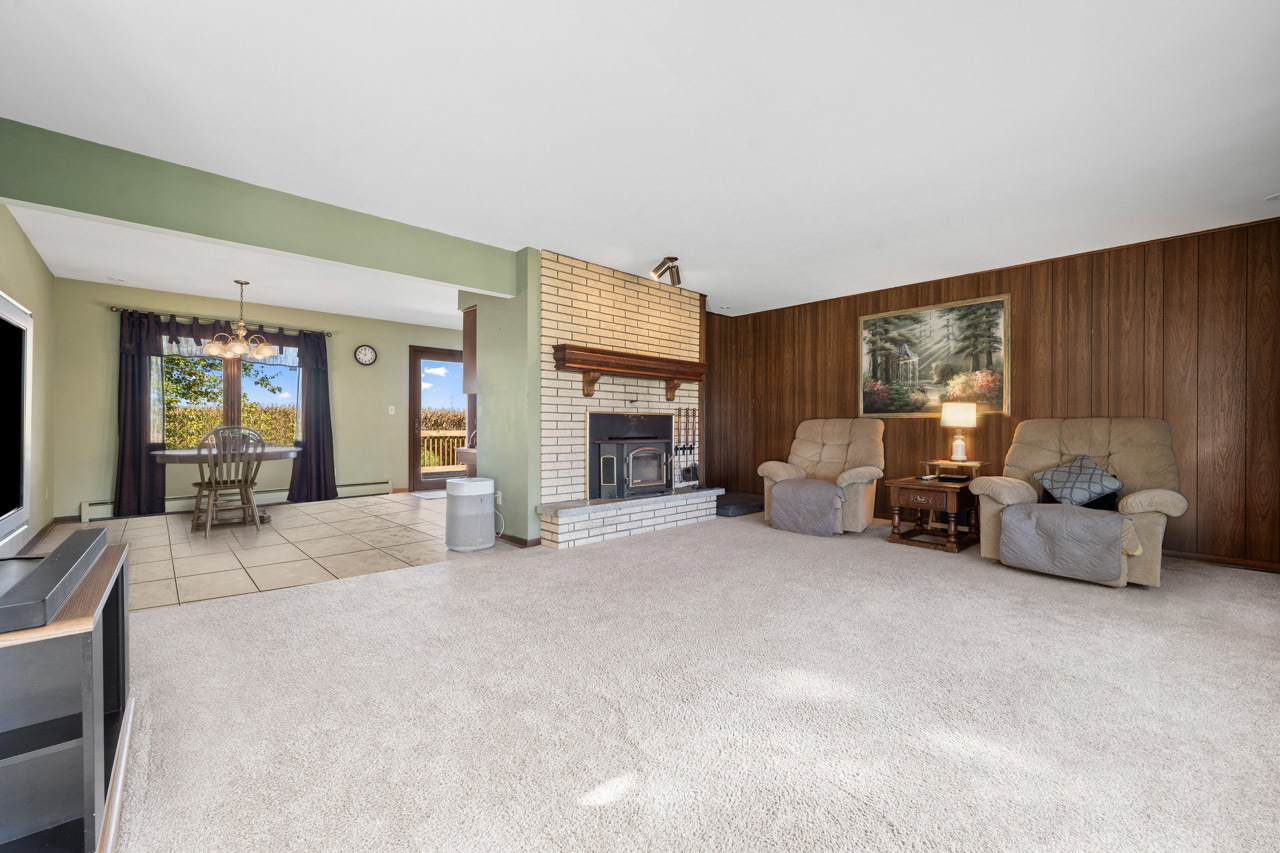 15500 7th Street, Paris, WI 53171