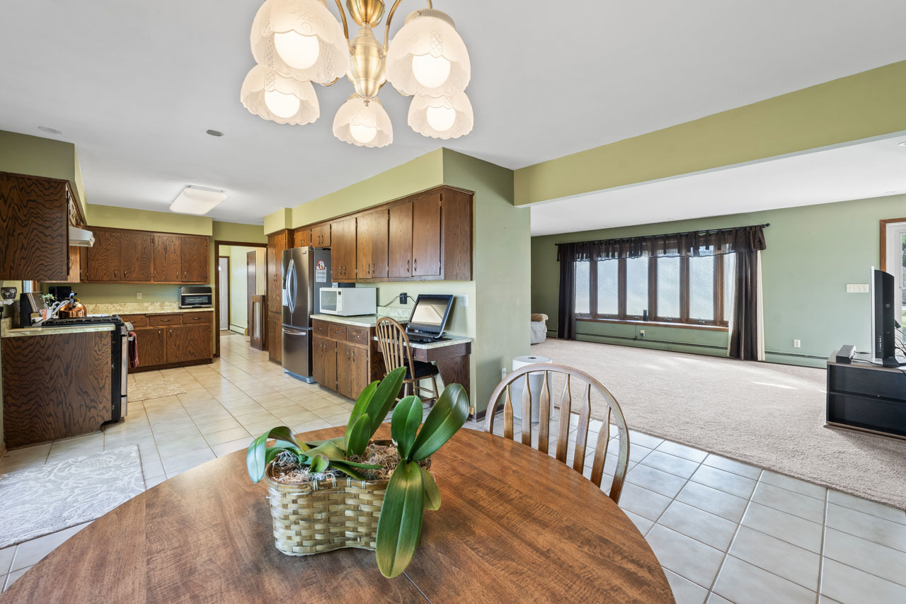 15500 7th Street, Paris, WI 53171