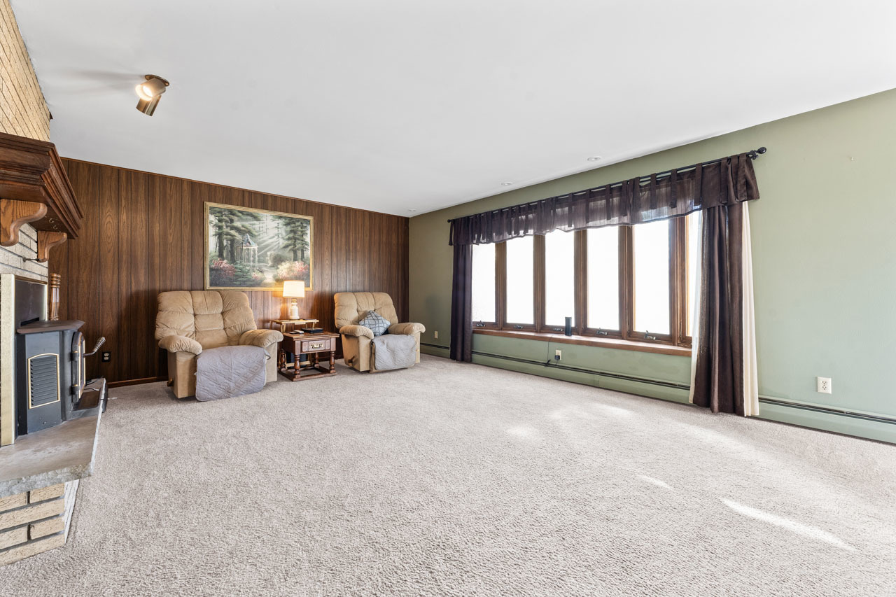 15500 7th Street, Paris, WI 53171