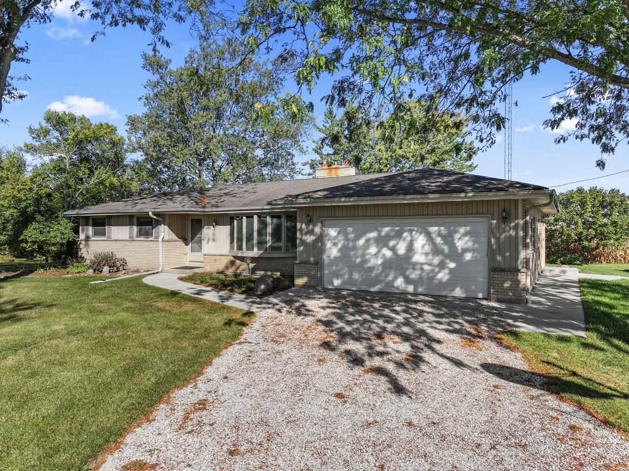 15500 7th Street, Paris, WI 53171