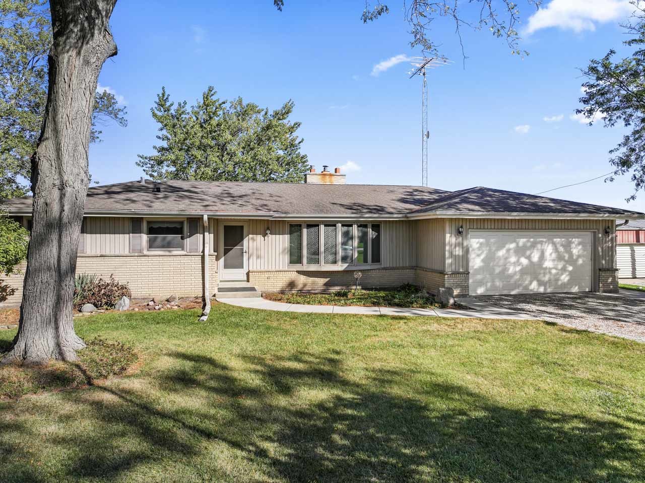 15500 7th Street, Paris, WI 53171