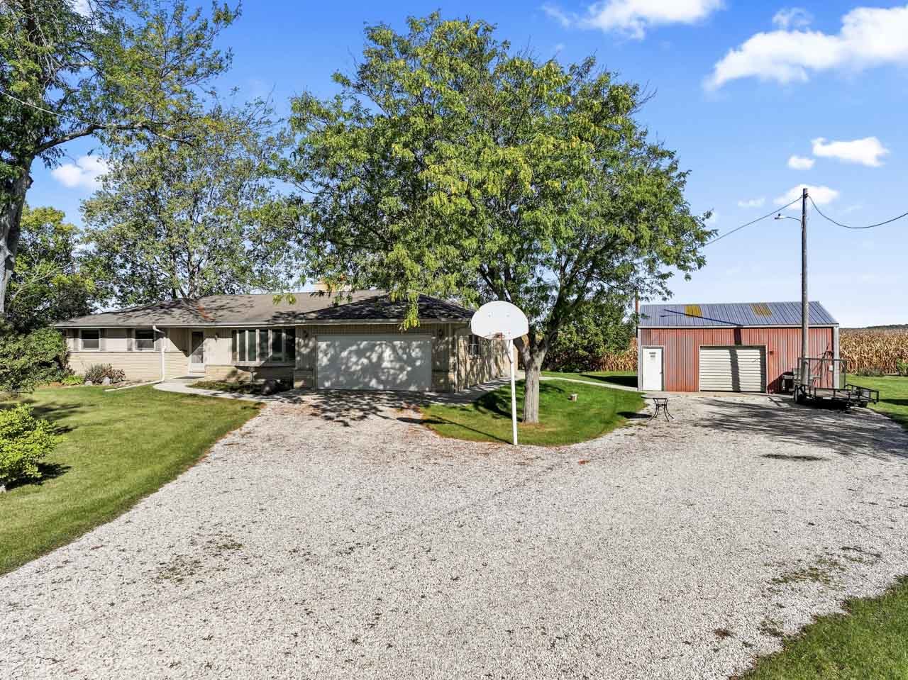 15500 7th Street, Paris, WI 53171