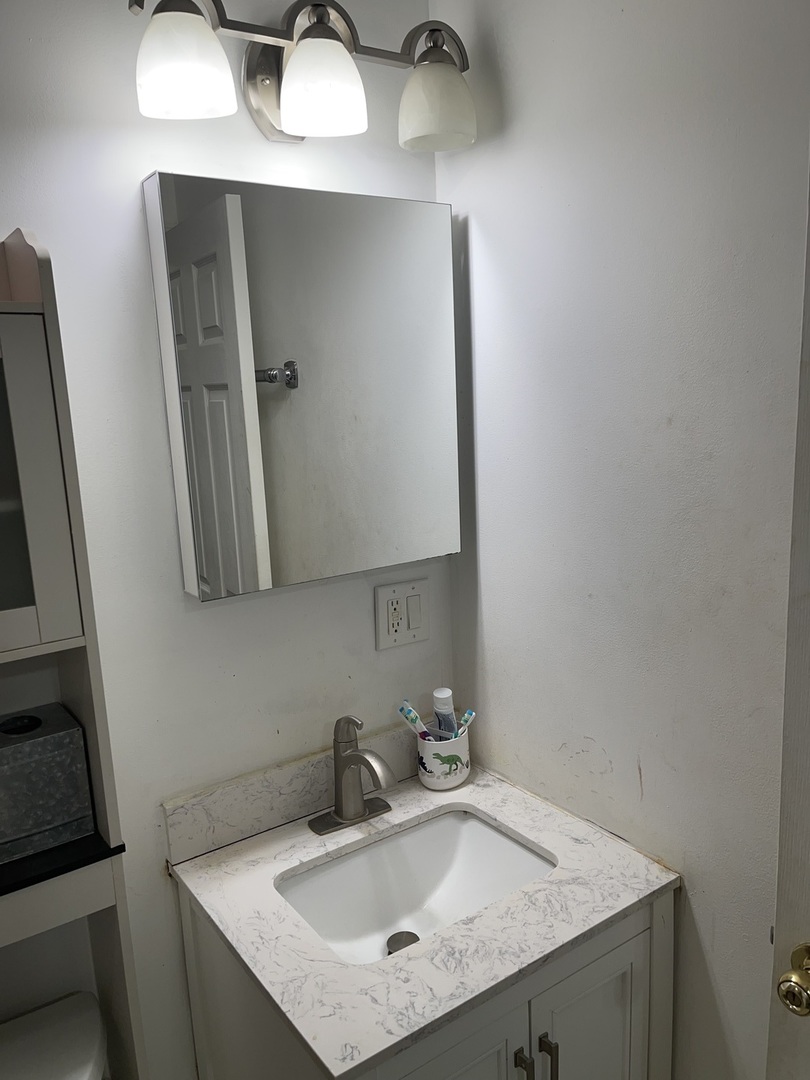 6400 N Ridge Boulevard #203, Chicago, IL 60626