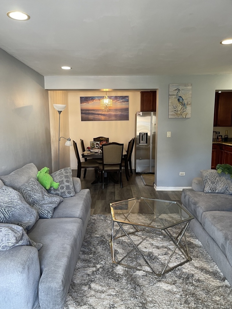 6400 N Ridge Boulevard #203, Chicago, IL 60626