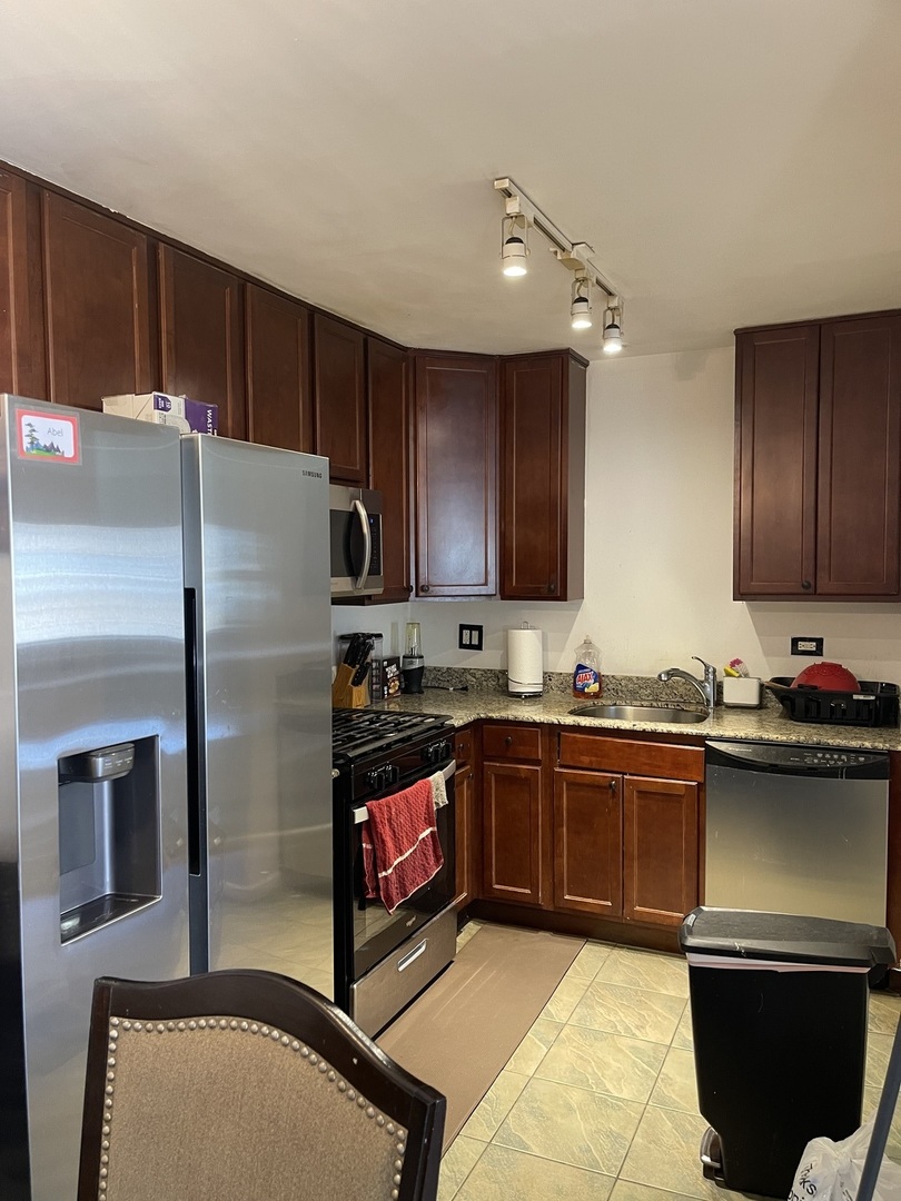 6400 N Ridge Boulevard #203, Chicago, IL 60626