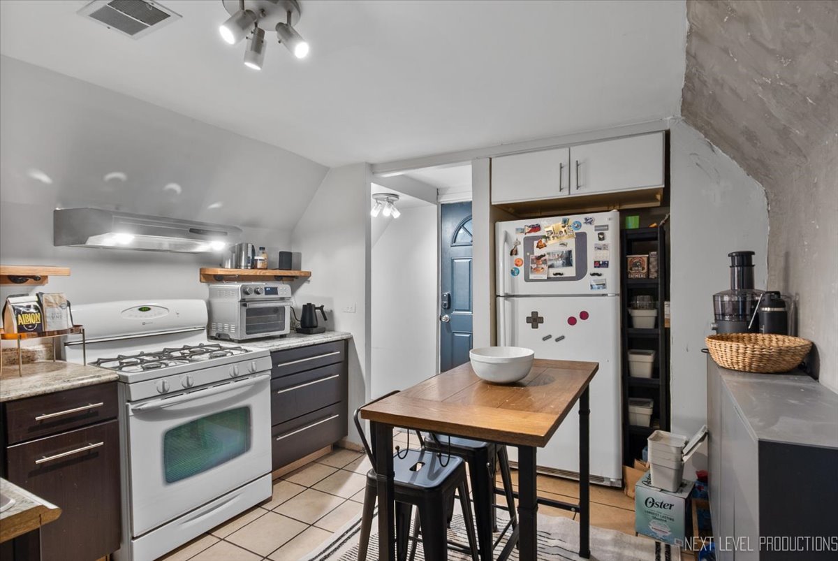 3826 N Whipple Street, Chicago, IL 60618