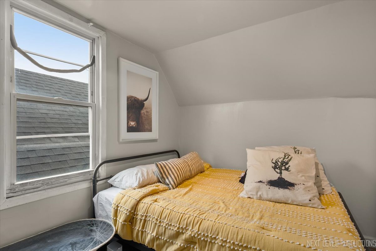 3826 N Whipple Street, Chicago, IL 60618