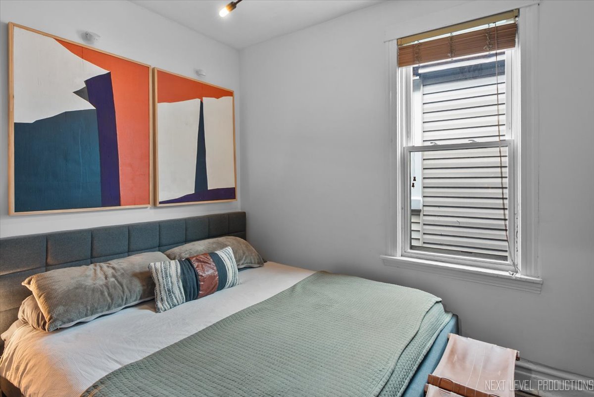 3826 N Whipple Street, Chicago, IL 60618