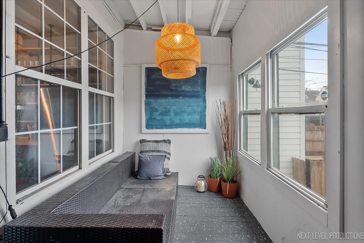 3826 N Whipple Street, Chicago, IL 60618