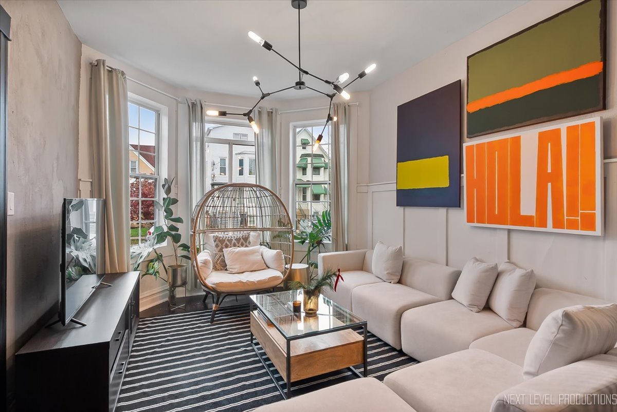 3826 N Whipple Street, Chicago, IL 60618