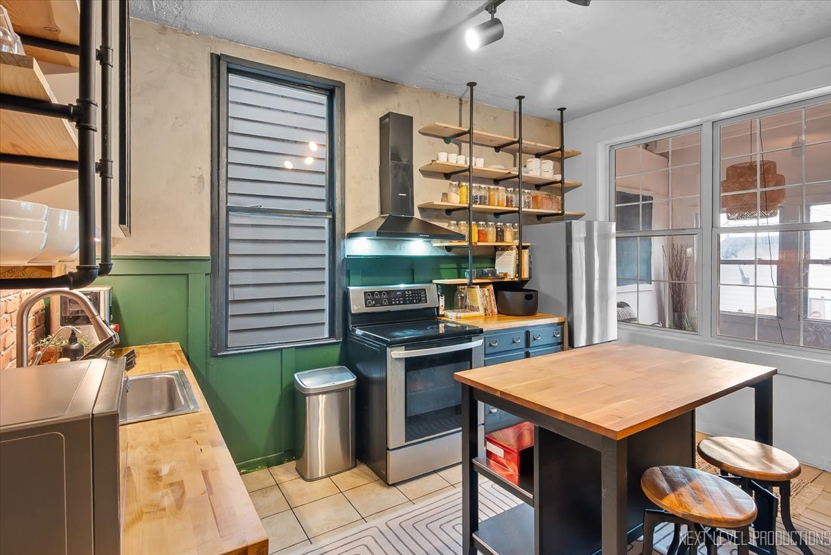 3826 N Whipple Street, Chicago, IL 60618