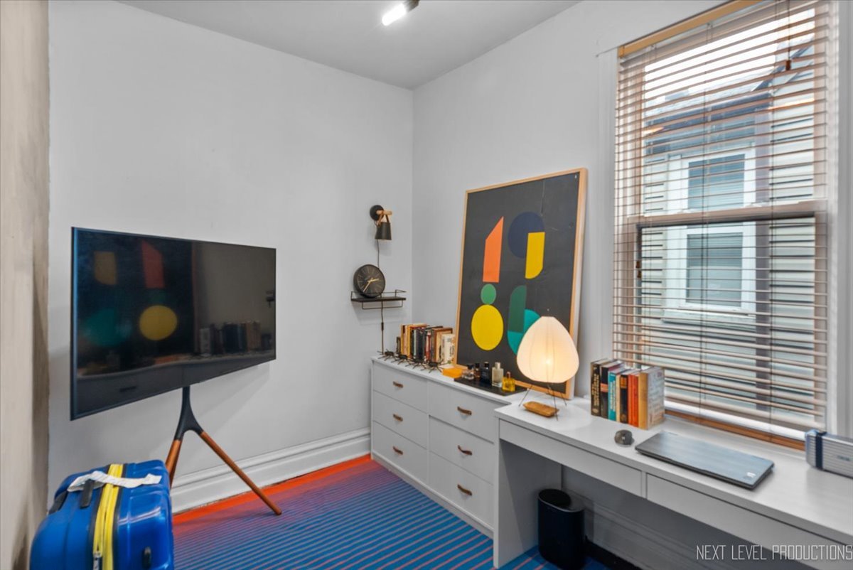 3826 N Whipple Street, Chicago, IL 60618