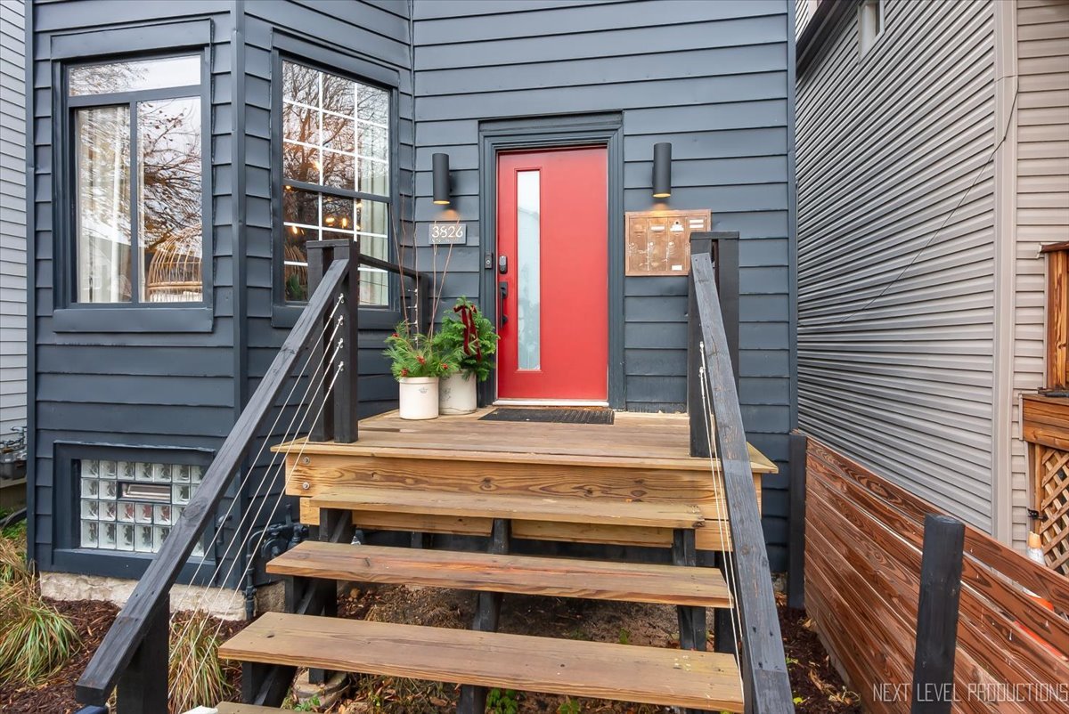 3826 N Whipple Street, Chicago, IL 60618