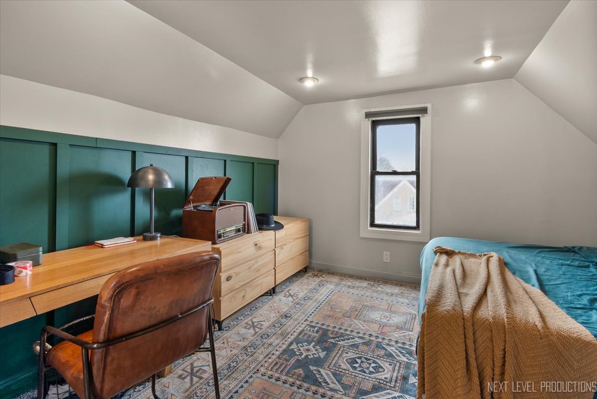 3826 N Whipple Street, Chicago, IL 60618