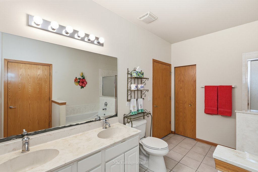 21525 Lake Saint Clair Drive, Crest Hill, IL 60403