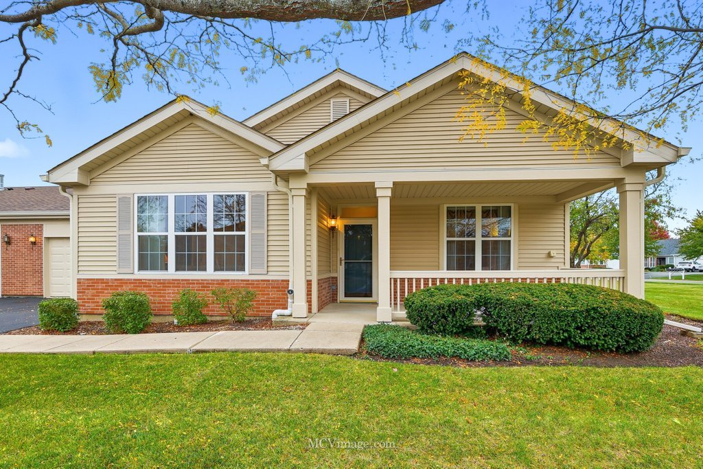 21525 Lake Saint Clair Drive, Crest Hill, IL 60403