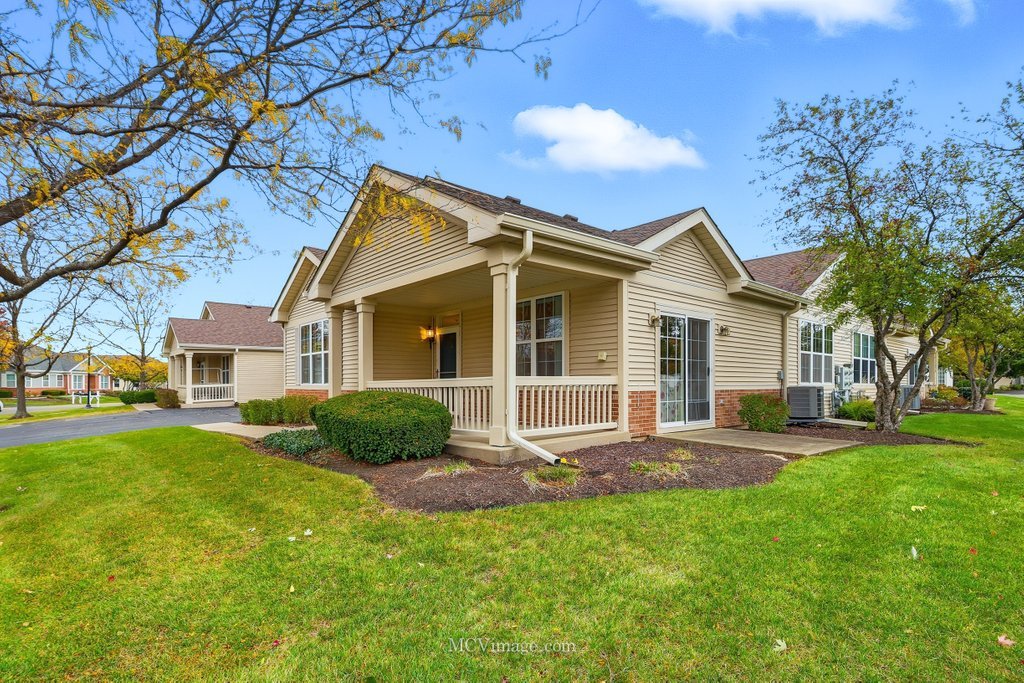 21525 Lake Saint Clair Drive, Crest Hill, IL 60403