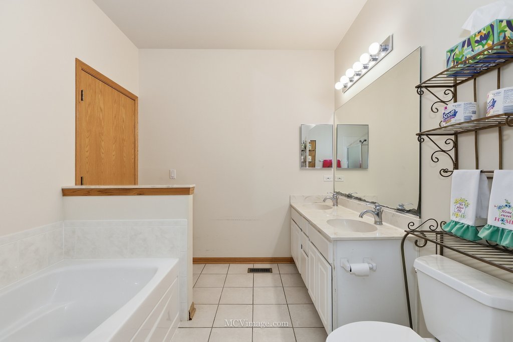 21525 Lake Saint Clair Drive, Crest Hill, IL 60403