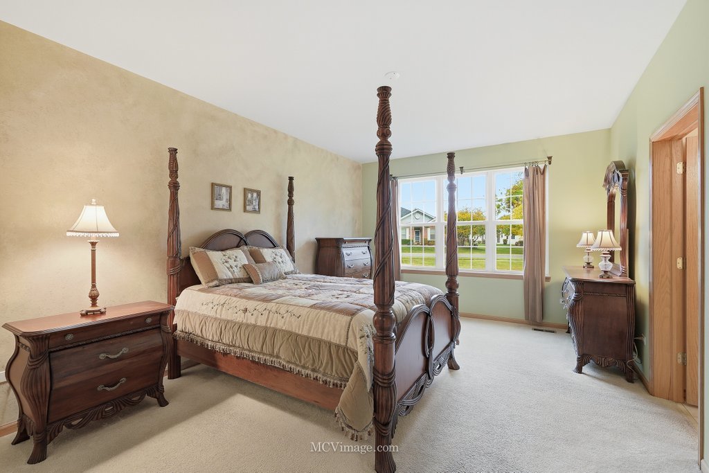 21525 Lake Saint Clair Drive, Crest Hill, IL 60403