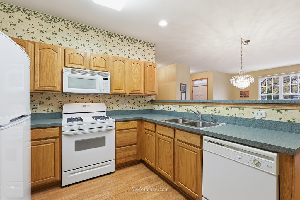 21525 Lake Saint Clair Drive, Crest Hill, IL 60403