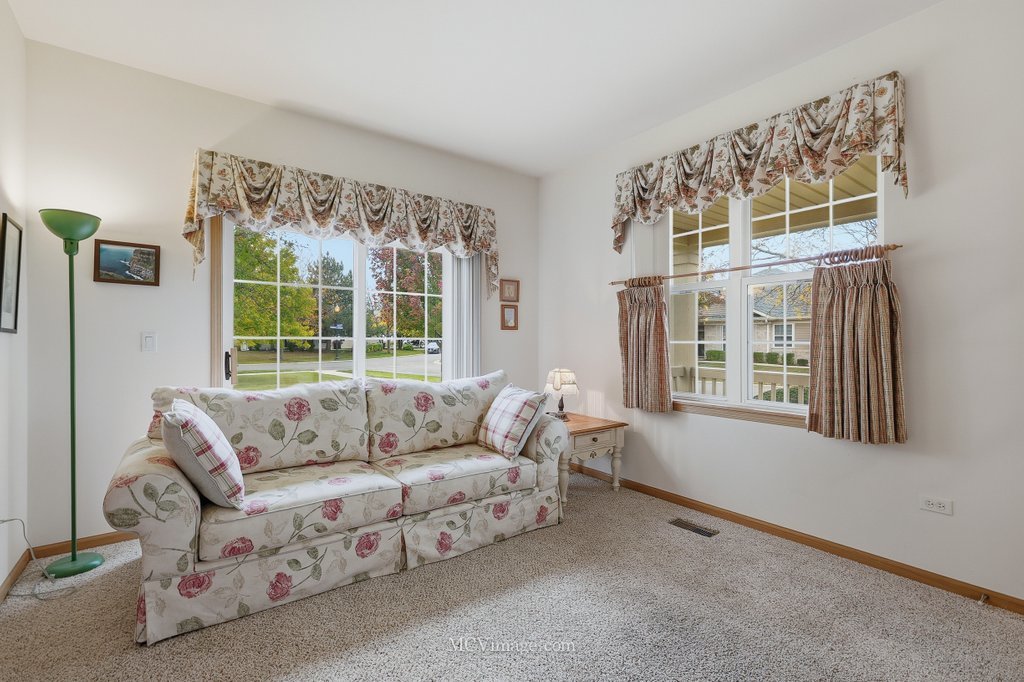 21525 Lake Saint Clair Drive, Crest Hill, IL 60403