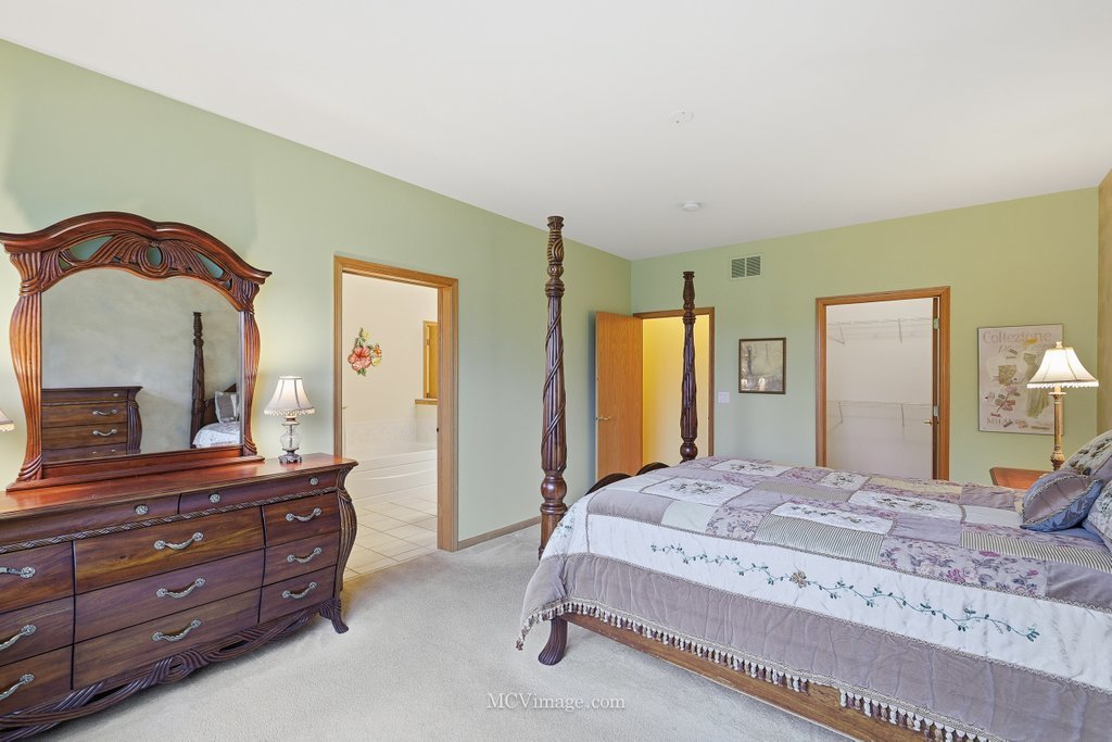 21525 Lake Saint Clair Drive, Crest Hill, IL 60403